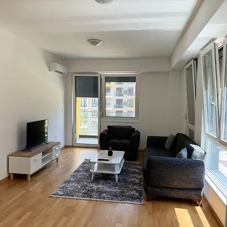Bili Apartmens Near East Geat Mall Appartamento